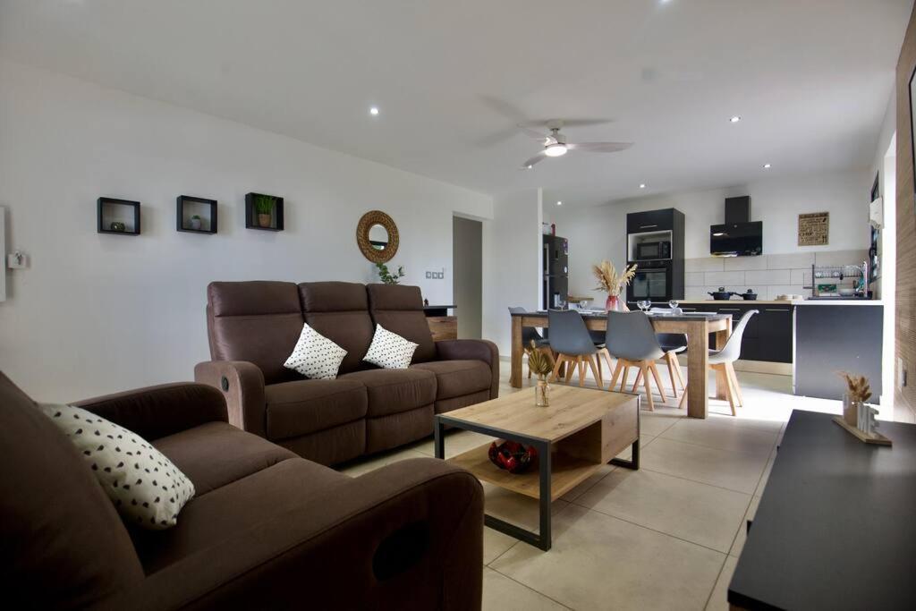 Saint-Benoît Villa Du Beau Vallon 2 Jacuzzi Privatif Et Piscine Chauffee Partagee מראה חיצוני תמונה