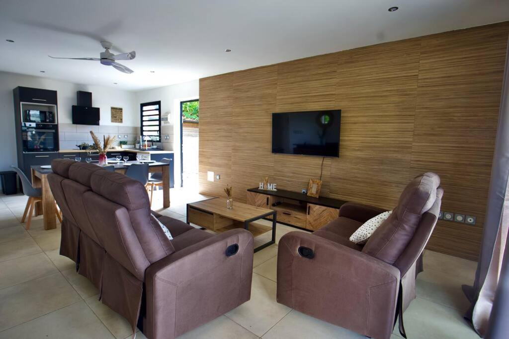 Saint-Benoît Villa Du Beau Vallon 2 Jacuzzi Privatif Et Piscine Chauffee Partagee מראה חיצוני תמונה