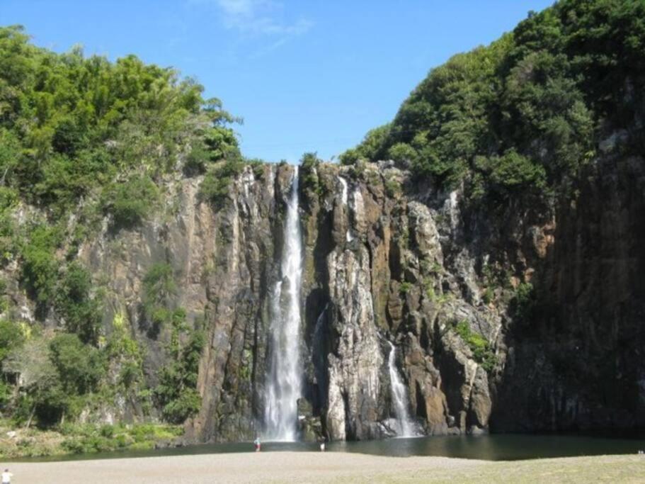 Saint-Benoît Villa Du Beau Vallon 2 Jacuzzi Privatif Et Piscine Chauffee Partagee מראה חיצוני תמונה