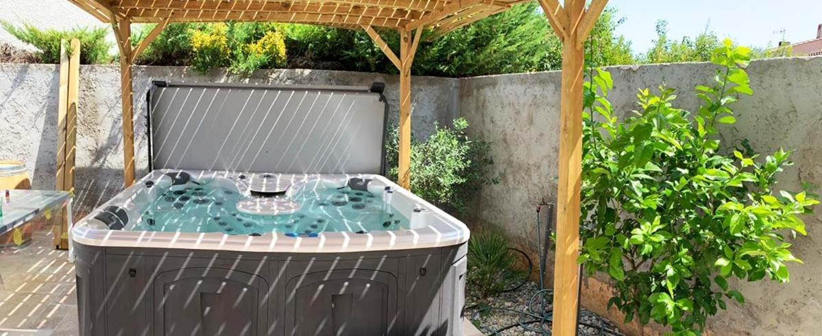Saint-Benoît Villa Du Beau Vallon 2 Jacuzzi Privatif Et Piscine Chauffee Partagee מראה חיצוני תמונה